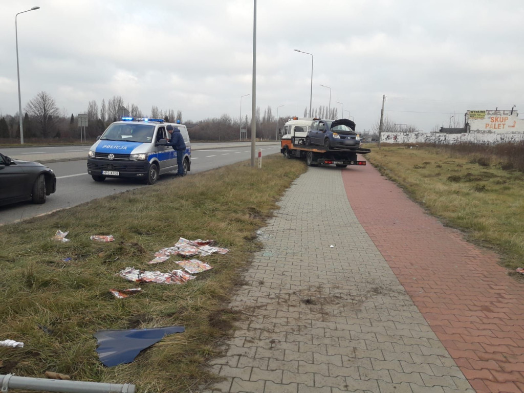 Tajemniczy wypadek w sylwestrową noc na obwodnicy Końskich [zdjęcia]