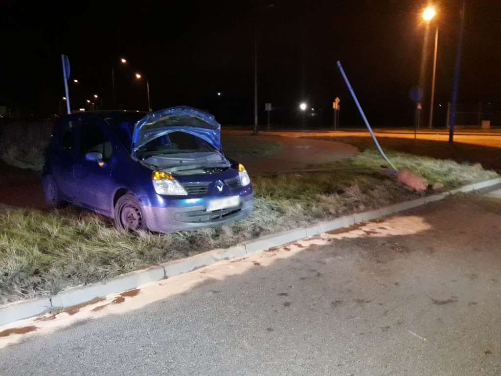 Tajemniczy wypadek w sylwestrową noc na obwodnicy Końskich [zdjęcia]