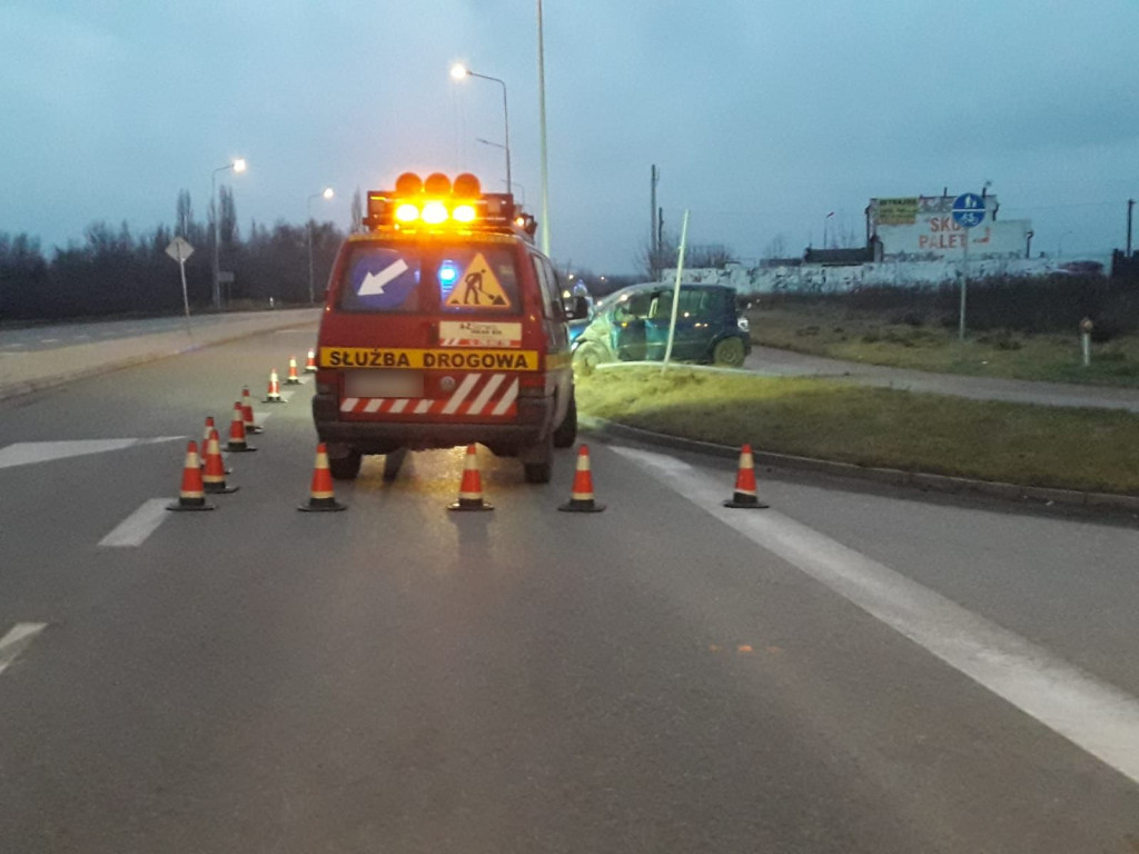 Tajemniczy wypadek w sylwestrową noc na obwodnicy Końskich [zdjęcia]