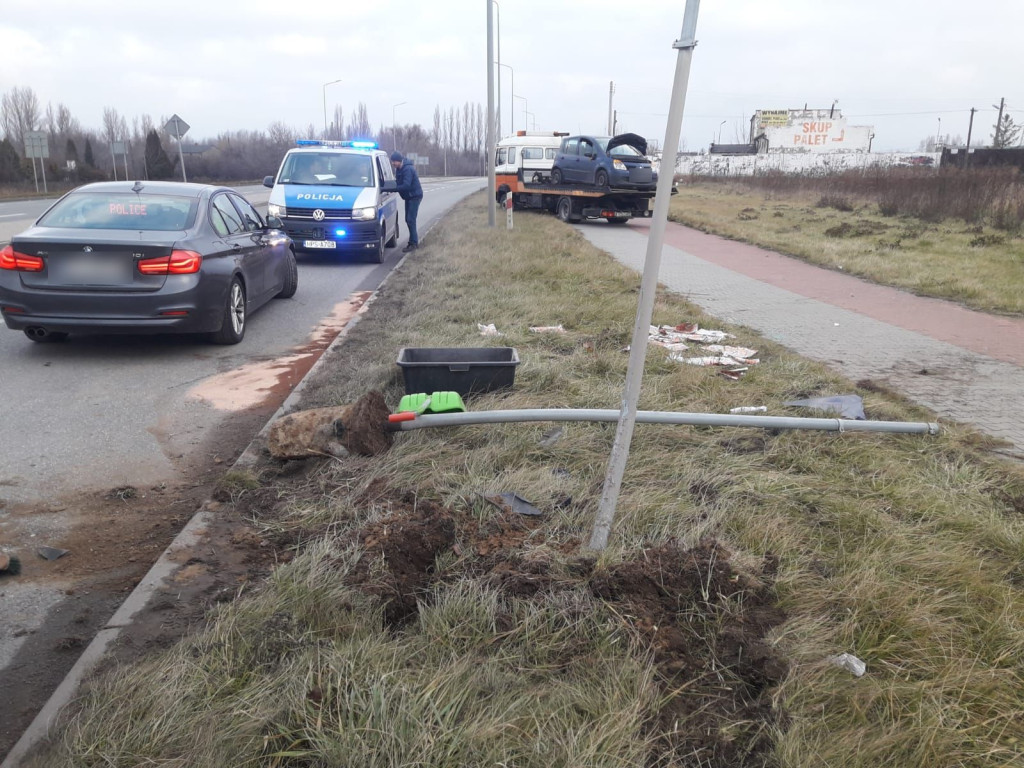 Tajemniczy wypadek w sylwestrową noc na obwodnicy Końskich [zdjęcia]