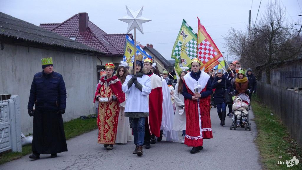 Trzej Królowie przeszli ulicami w Miedzierzy! [wideo, zdjęcia]