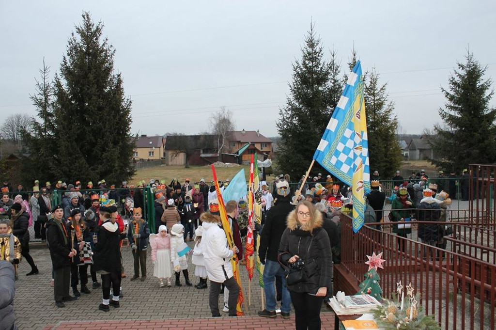 Trzej Królowie przeszli ulicami w Miedzierzy! [wideo, zdjęcia]