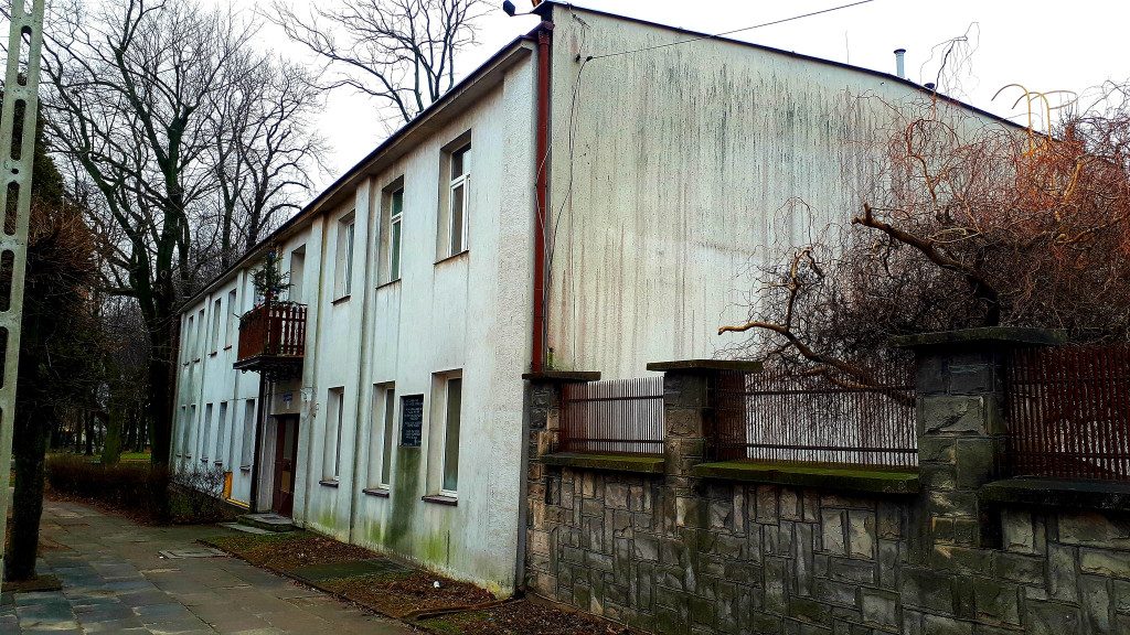 Nie odnaleziono grobów przy dawnym UB w Końskich [zdjęcia]