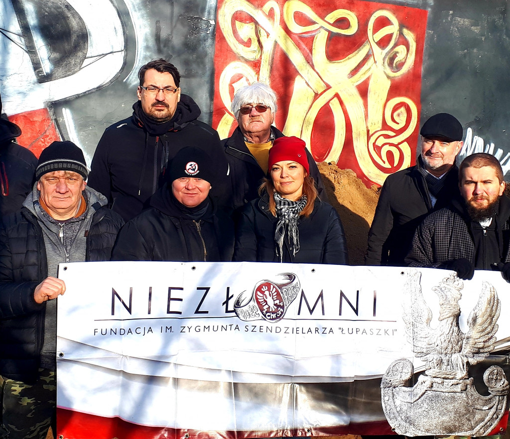 Nie odnaleziono grobów przy dawnym UB w Końskich [zdjęcia]