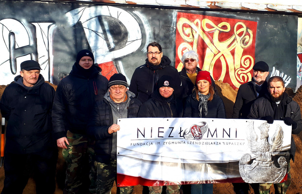Nie odnaleziono grobów przy dawnym UB w Końskich [zdjęcia]