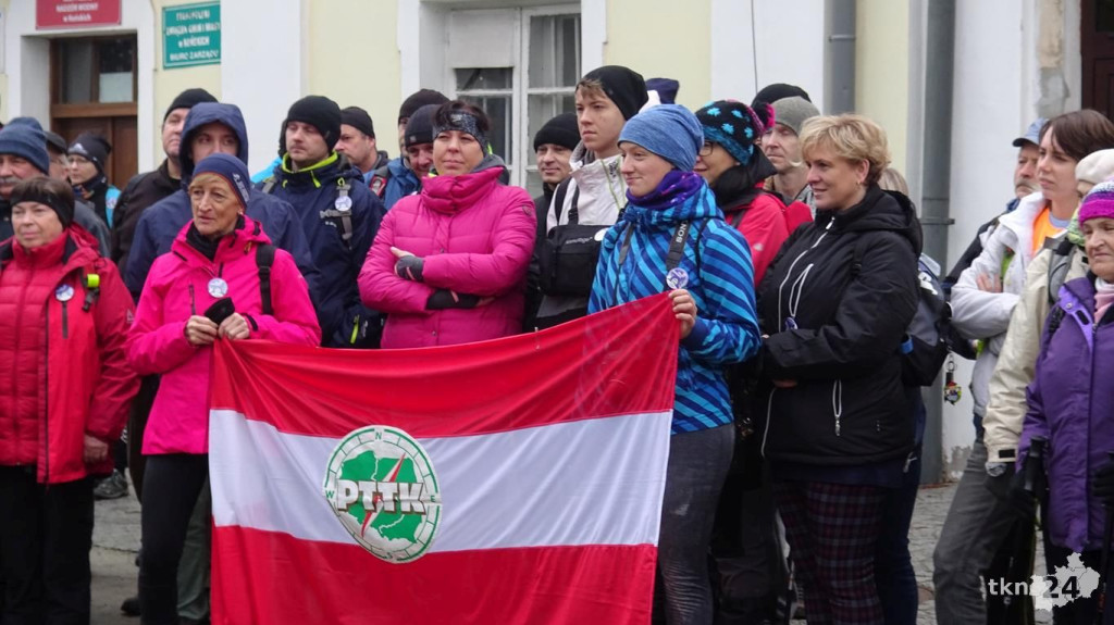Zimowy rajd w jesiennej aurze. Piechurzy rozpoczęli sezon [wideo, zdjęcia]