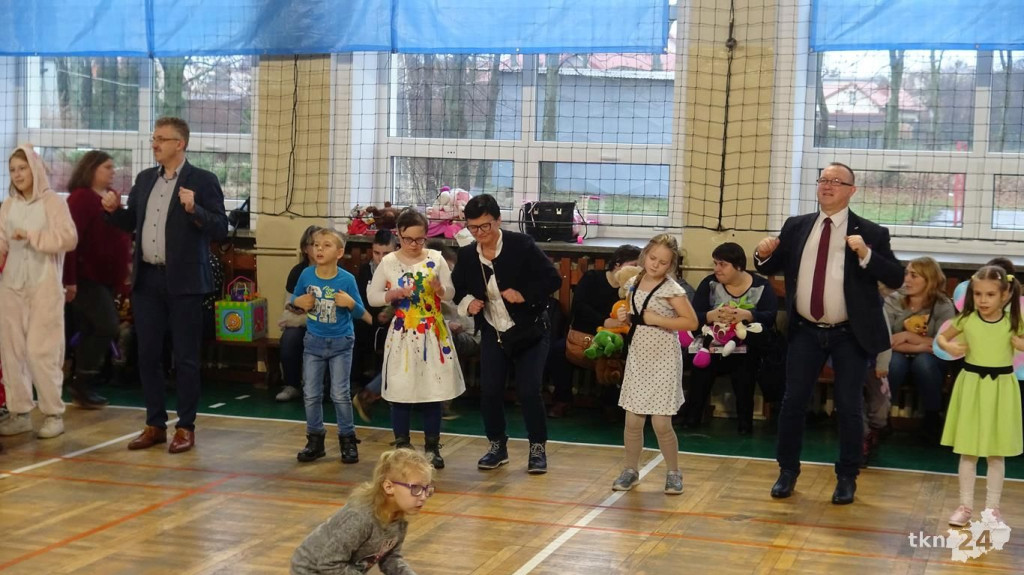 Dwudziesty raz Powiatowe Konto Pomocy pomaga poprzez mikołajkowy bal! [wideo, zdjęcia]