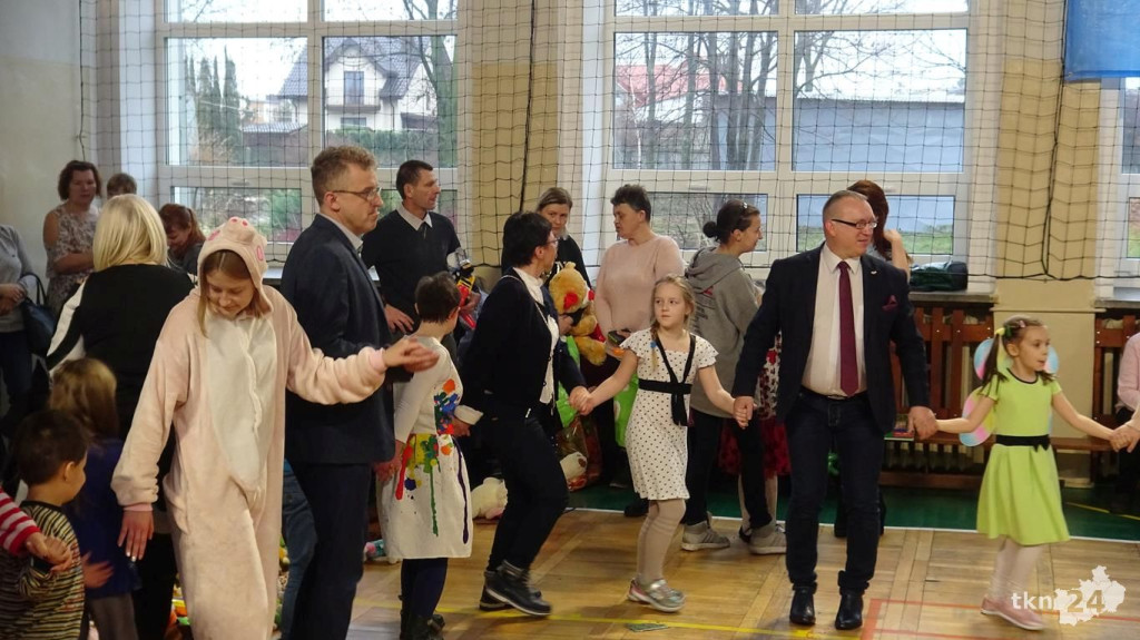 Dwudziesty raz Powiatowe Konto Pomocy pomaga poprzez mikołajkowy bal! [wideo, zdjęcia]