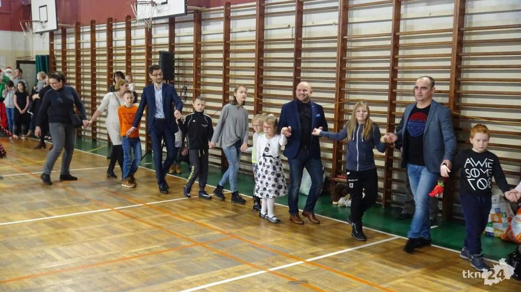 Dwudziesty raz Powiatowe Konto Pomocy pomaga poprzez mikołajkowy bal! [wideo, zdjęcia]
