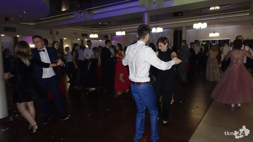 Opoczyńska studniówka szalała w Końskich z Czadomanem! [wideo, zdjęcia]