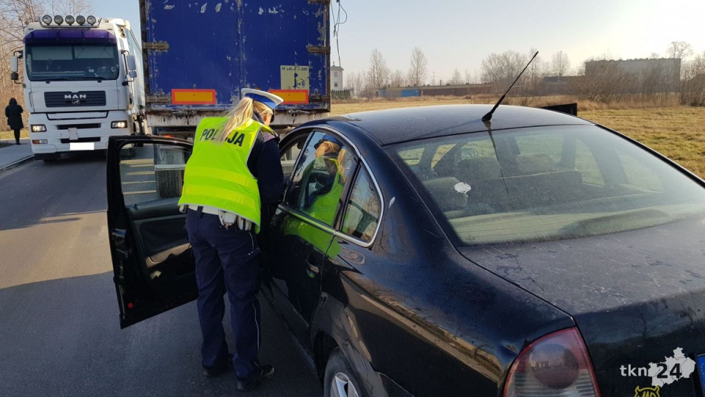 Kolizja ciężarówki z volkswagenem w Końskich [wideo, zdjęcia]