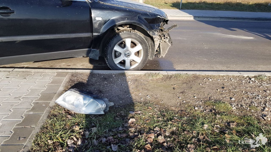 Kolizja ciężarówki z volkswagenem w Końskich [wideo, zdjęcia]