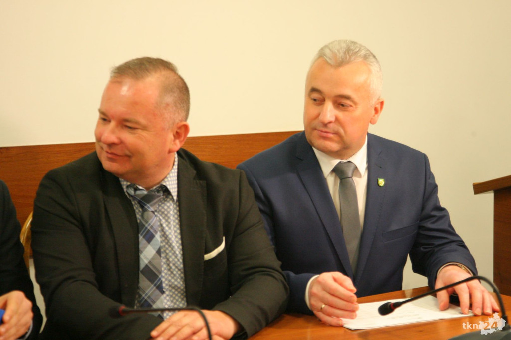 Podpisano umowę z wykonawcą instalacji fotowoltaicznych! [wideo, zdjęcia]