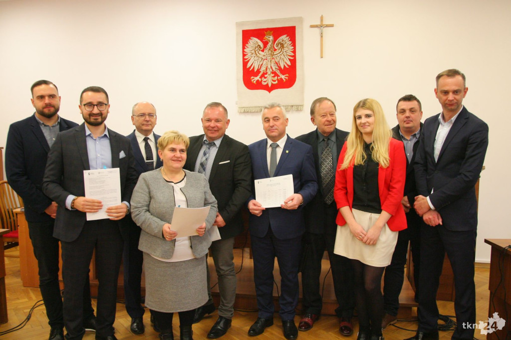 Podpisano umowę z wykonawcą instalacji fotowoltaicznych! [wideo, zdjęcia]