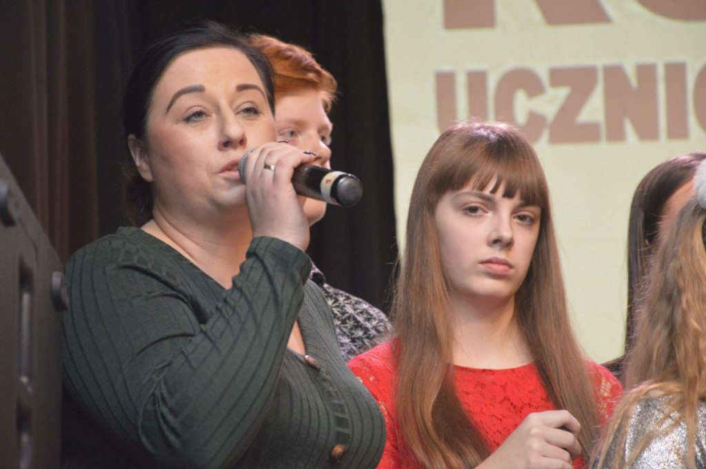 Debiuty uczniów Dominiki Wróbel na koncercie piosenek świątecznych w MGDK [wideo]