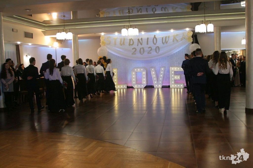 WIDEO: Studniówka I LO z Końskich z zespołem Top Girls!