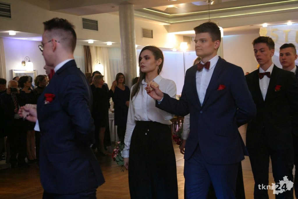 WIDEO: Studniówka I LO z Końskich z zespołem Top Girls!