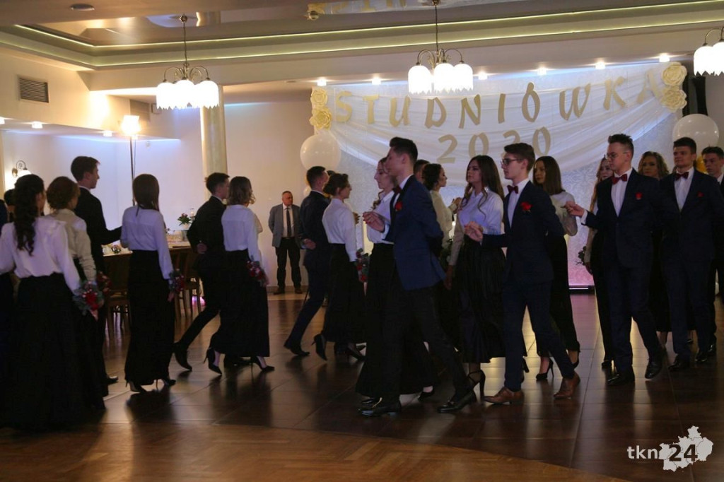 WIDEO: Studniówka I LO z Końskich z zespołem Top Girls!