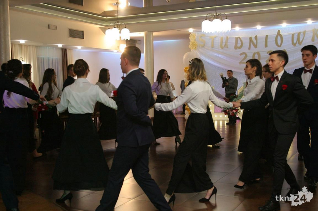WIDEO: Studniówka I LO z Końskich z zespołem Top Girls!