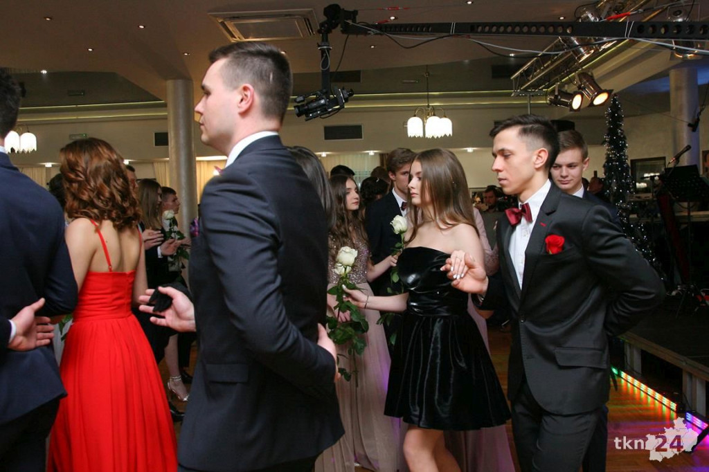 WIDEO: Studniówka I LO z Końskich z zespołem Top Girls!