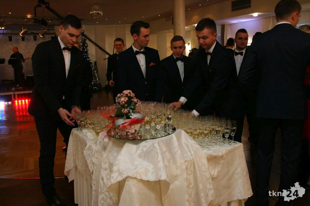 WIDEO: Studniówka I LO z Końskich z zespołem Top Girls!