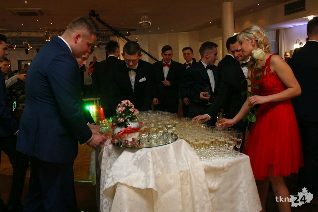 WIDEO: Studniówka I LO z Końskich z zespołem Top Girls!