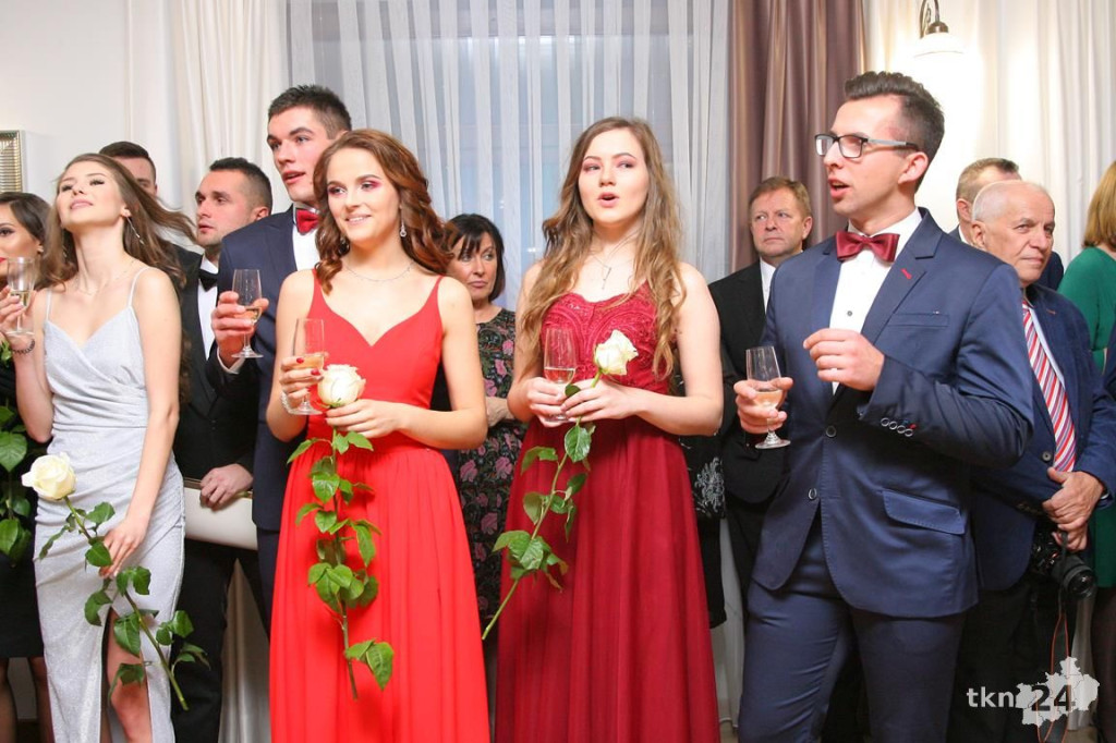 WIDEO: Studniówka I LO z Końskich z zespołem Top Girls!