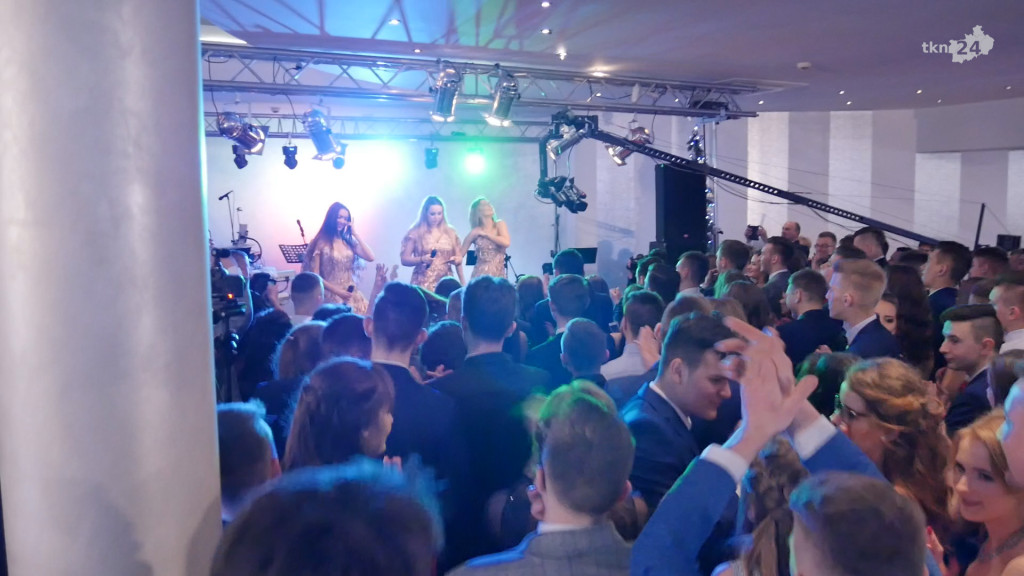 WIDEO: Studniówka I LO z Końskich z zespołem Top Girls!