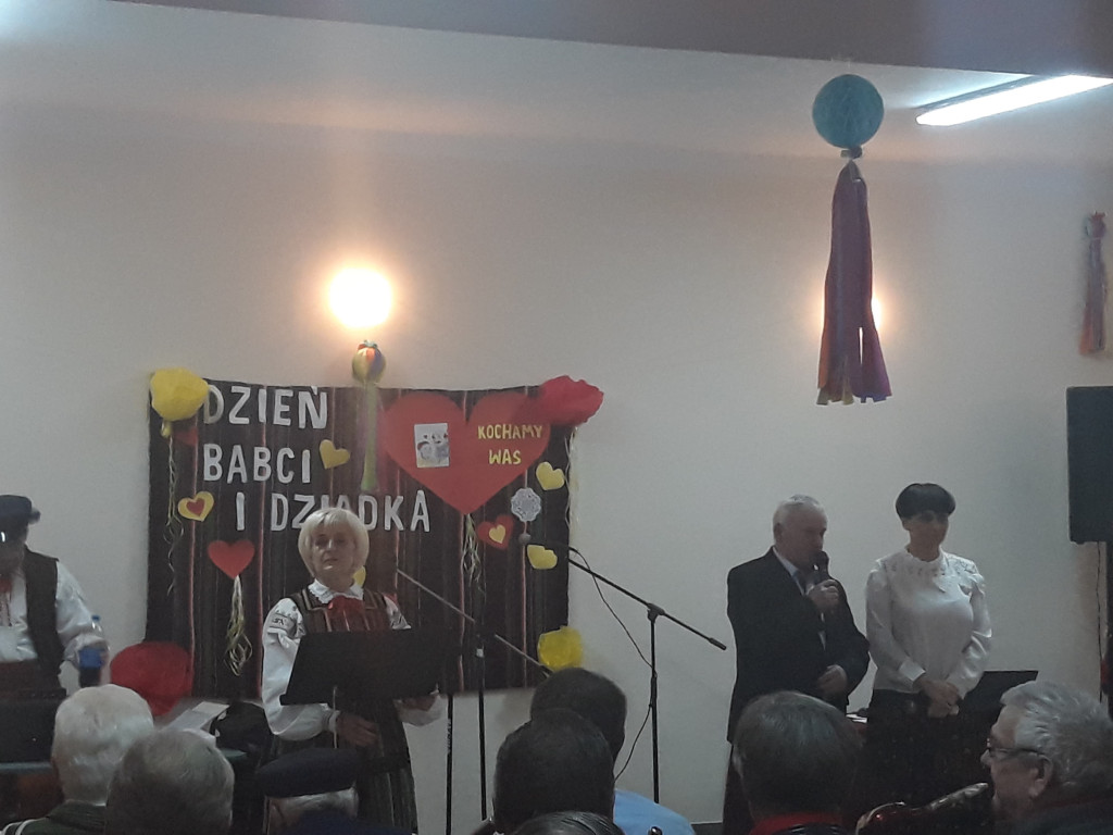 Dzień Babci i Dziadka na ludowo [zdjęcia]