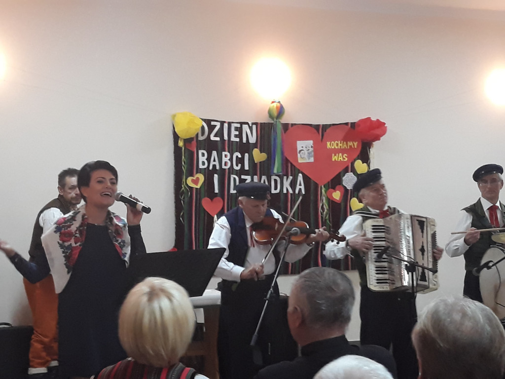 Dzień Babci i Dziadka na ludowo [zdjęcia]