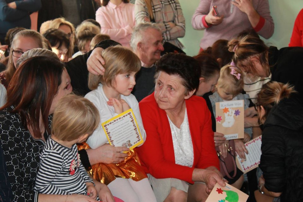 Przedszkolaki ze Smykowa wystąpiły dla swoich dziadków [zdjęcia]