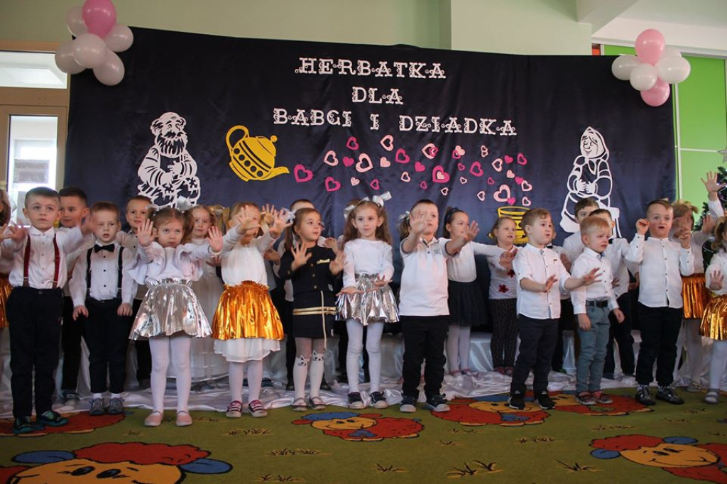 Przedszkolaki ze Smykowa wystąpiły dla swoich dziadków [zdjęcia]