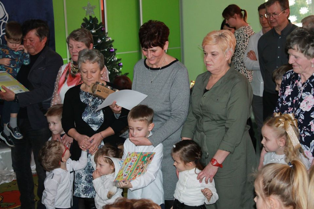 Przedszkolaki ze Smykowa wystąpiły dla swoich dziadków [zdjęcia]