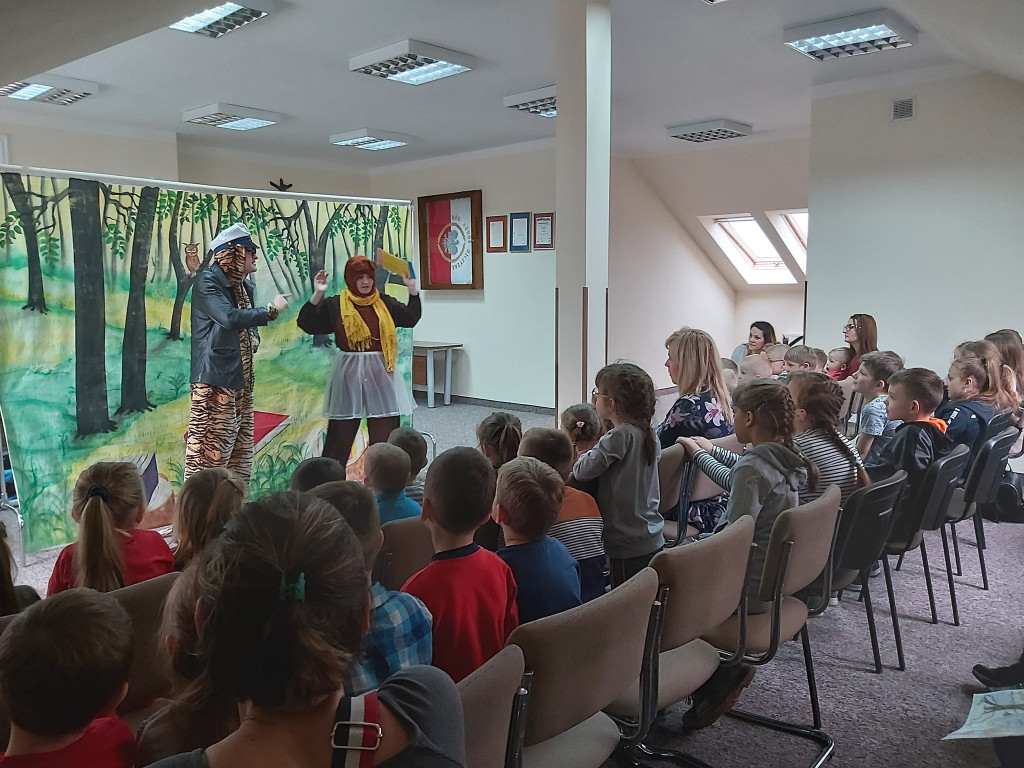Smyków: Najmłodsi świetnie bawili się na `Feriach w Bibliotece`