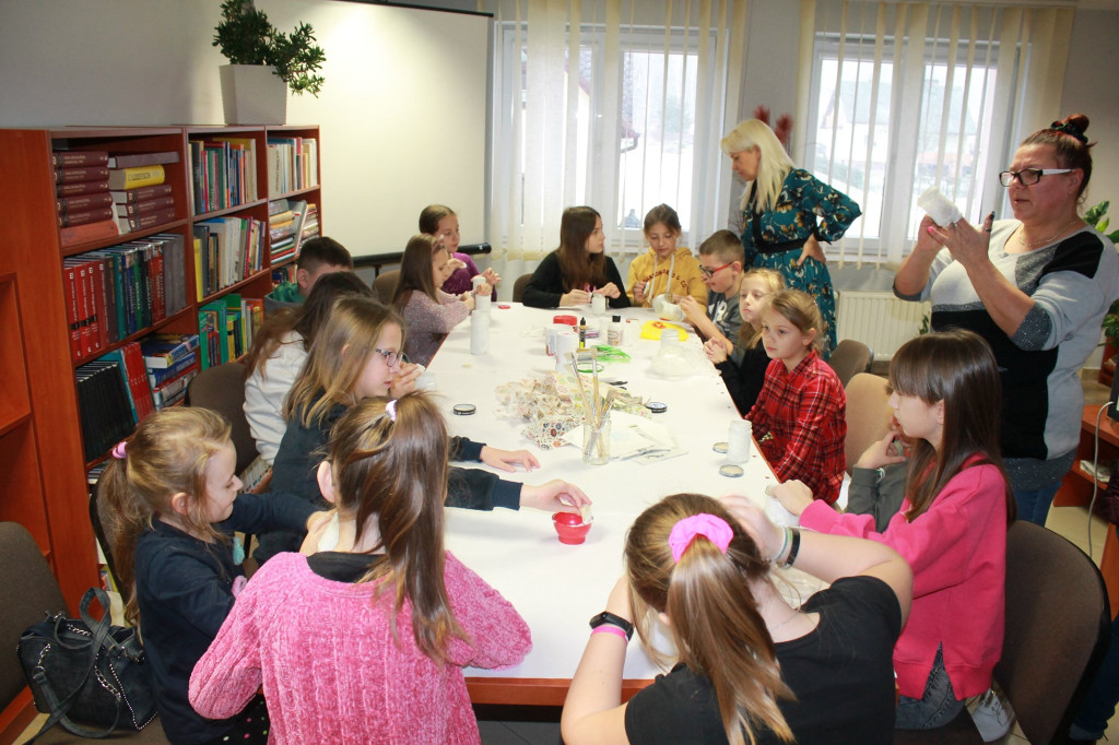 Smyków: Najmłodsi świetnie bawili się na `Feriach w Bibliotece`