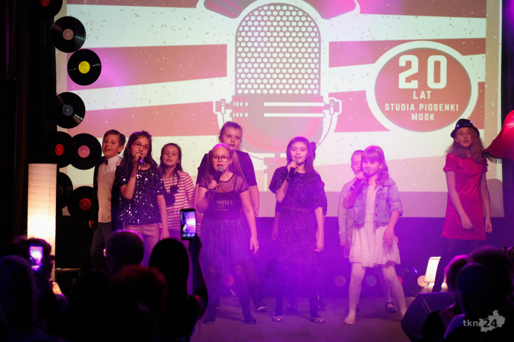 Jubileuszowy koncert Studia Piosenki MGDK w Końskich [zdjęcia]