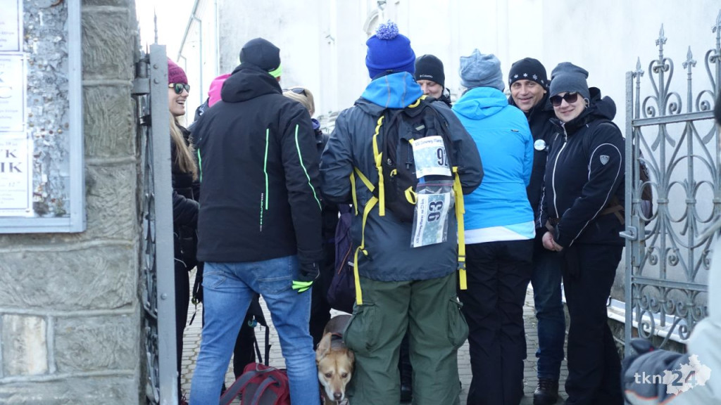W mrozie maszerowali na 25 kilometrów. Mnóstwo uczestników rajdu [wideo, zdjęcia]