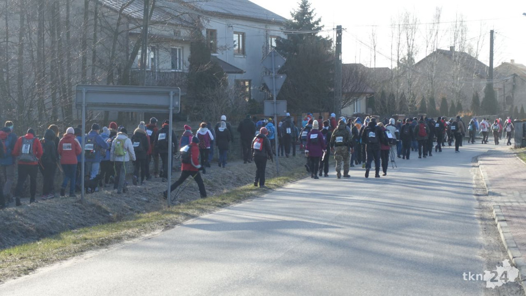 W mrozie maszerowali na 25 kilometrów. Mnóstwo uczestników rajdu [wideo, zdjęcia]