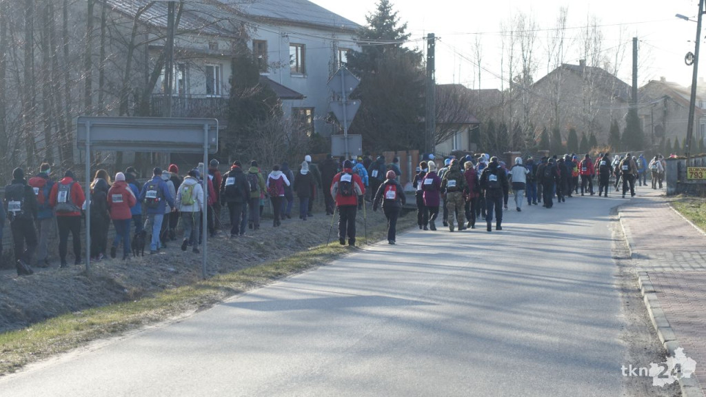 W mrozie maszerowali na 25 kilometrów. Mnóstwo uczestników rajdu [wideo, zdjęcia]