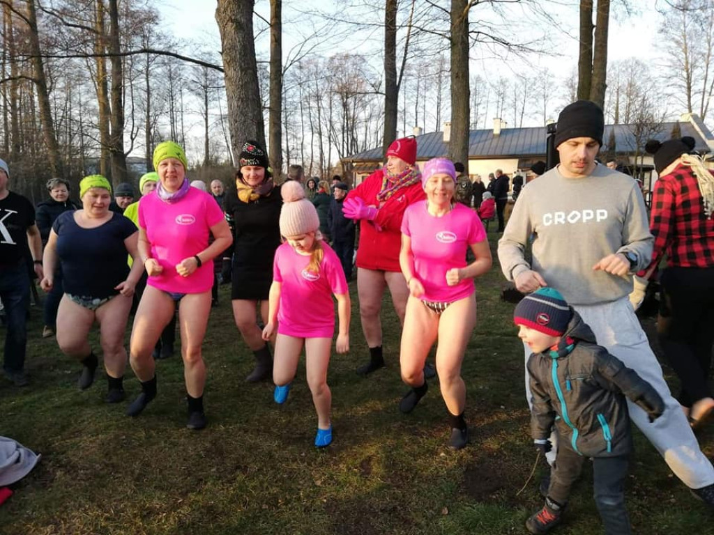 Połączyli morsowanie z poznawaniem historii w Maleńcu [fotogaleria]