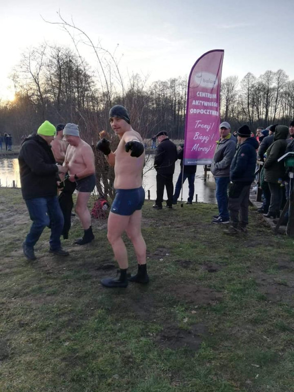 Połączyli morsowanie z poznawaniem historii w Maleńcu [fotogaleria]