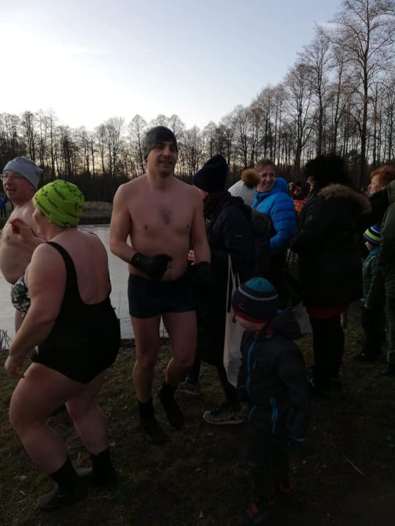 Połączyli morsowanie z poznawaniem historii w Maleńcu [fotogaleria]