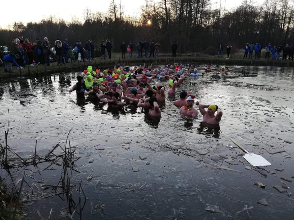 Połączyli morsowanie z poznawaniem historii w Maleńcu [fotogaleria]