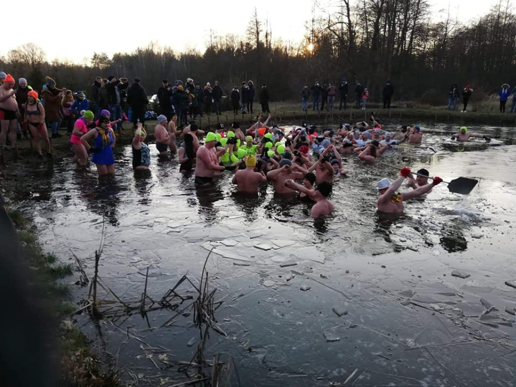 Połączyli morsowanie z poznawaniem historii w Maleńcu [fotogaleria]
