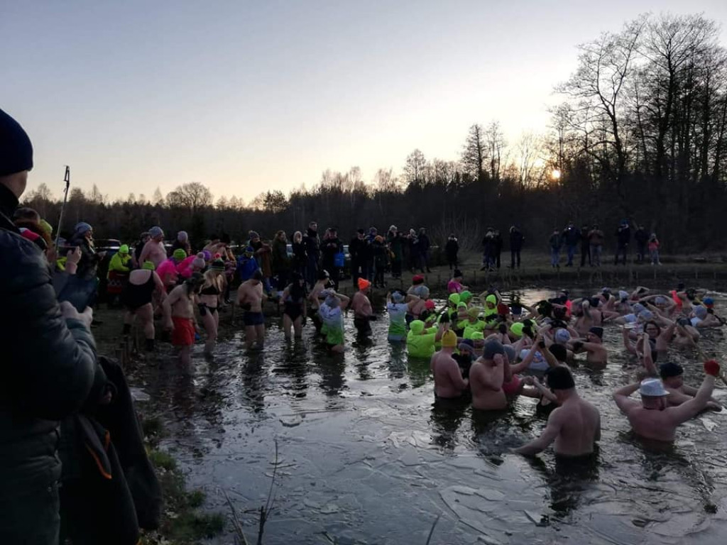 Połączyli morsowanie z poznawaniem historii w Maleńcu [fotogaleria]