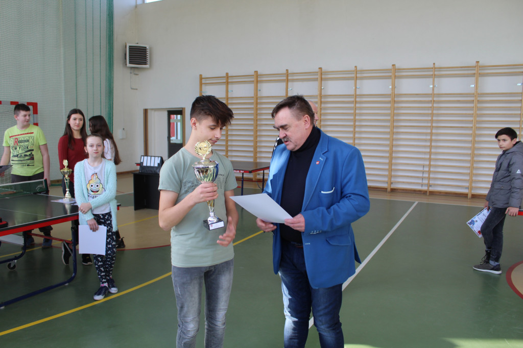 Grali w tenisa stołowego o Puchar Wójta [zdjęcia]