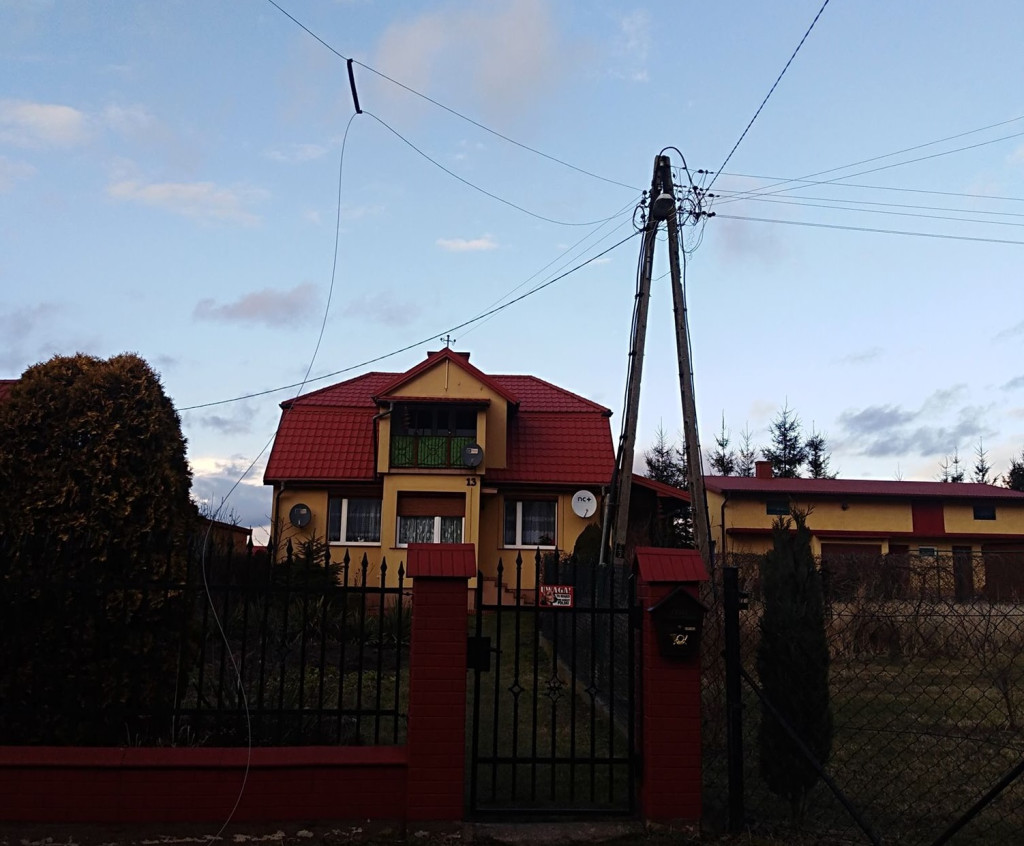 Powalone konary, zerwane linie. Obraz po wichurze w powiecie [zdjęcia]