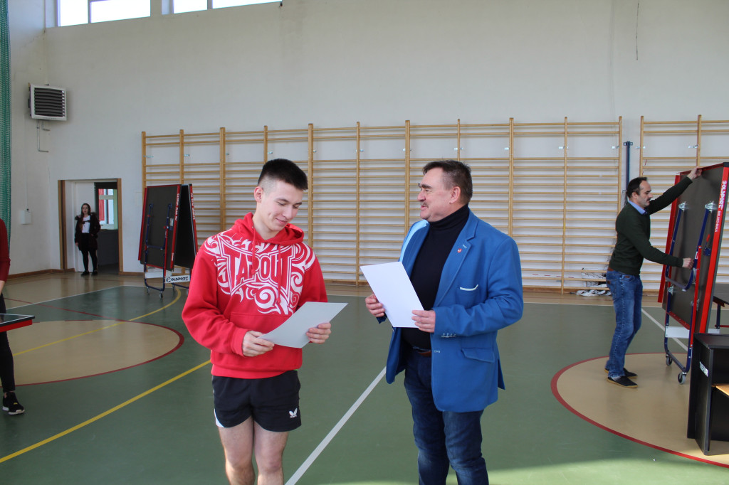 Grali w tenisa stołowego o Puchar Wójta [zdjęcia]