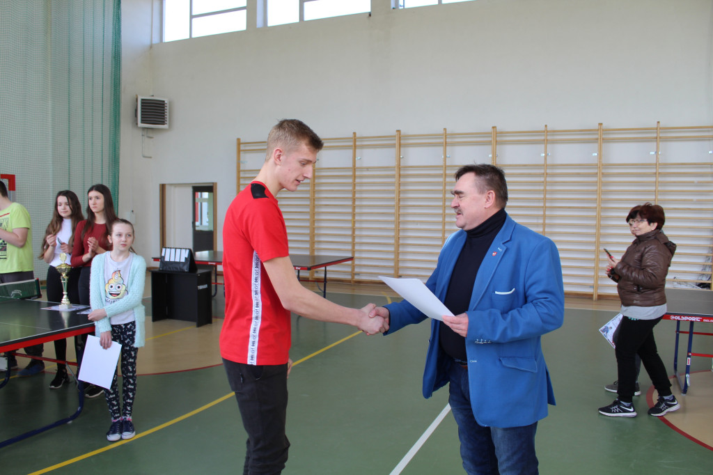 Grali w tenisa stołowego o Puchar Wójta [zdjęcia]