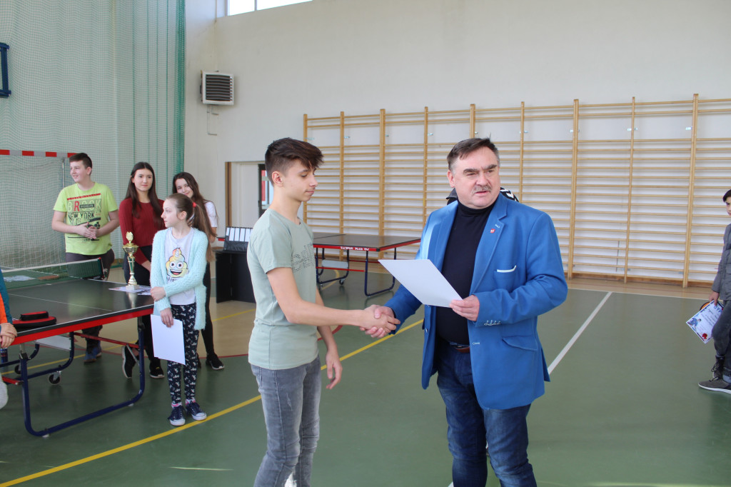 Grali w tenisa stołowego o Puchar Wójta [zdjęcia]